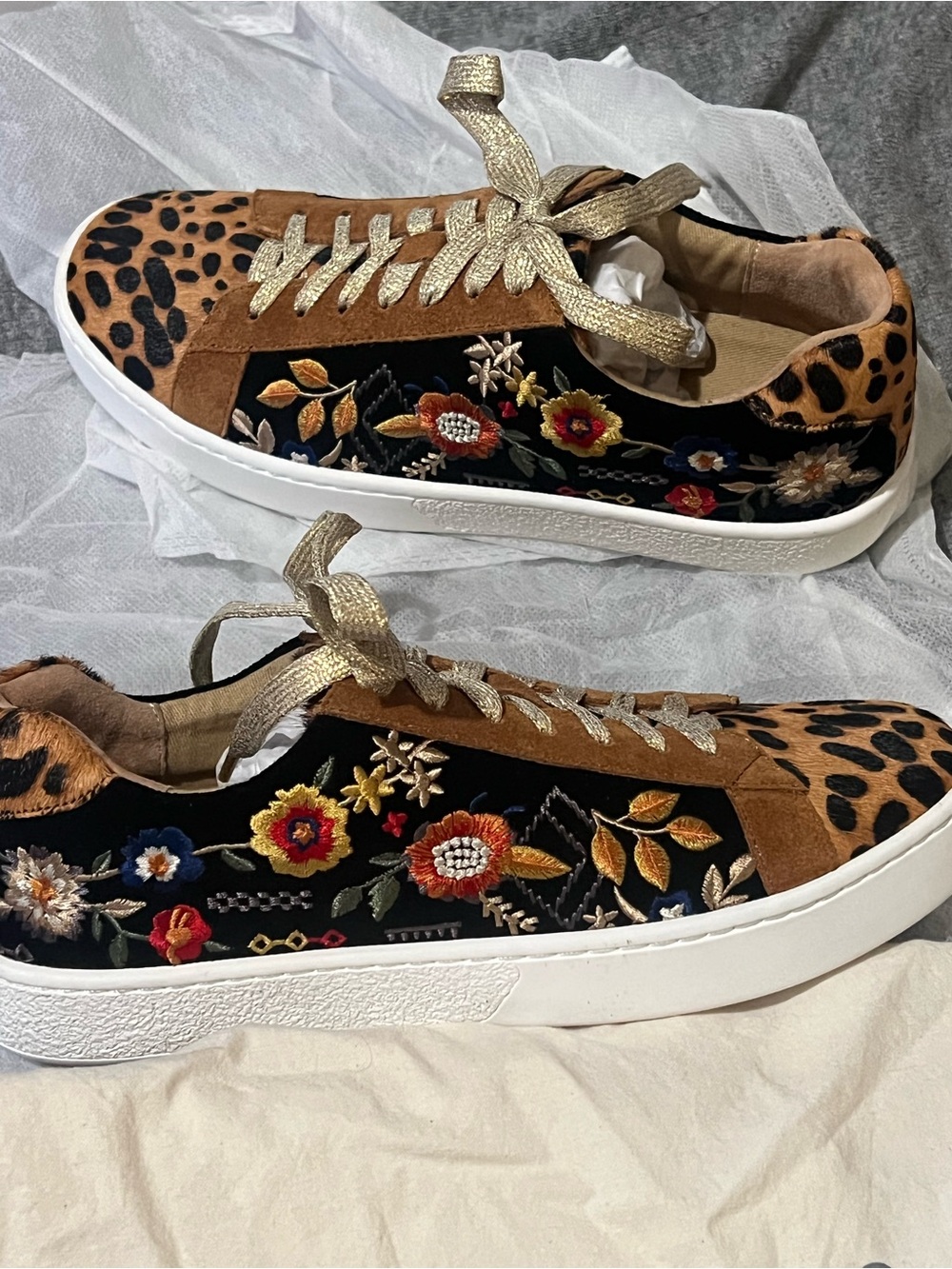 NWT Johnny Was Olivia Leopard Black Velvet Floral Embroidered Sneakers. W/duster